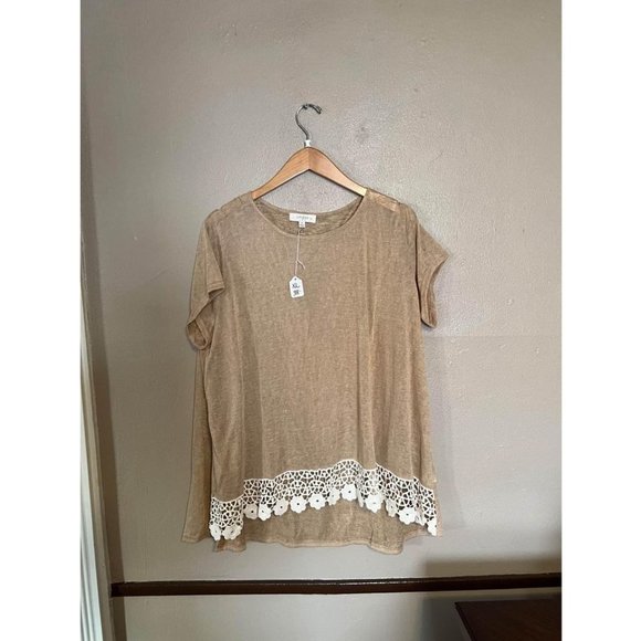 Umgee Tops - New. XL Umgee Top. Short Sleeve